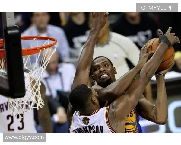 托尼汤普森与小的巅峰对决谁能胜出引发拳击界热议 托尼汤普森与小的巅峰对决谁能胜出引发拳击界热议