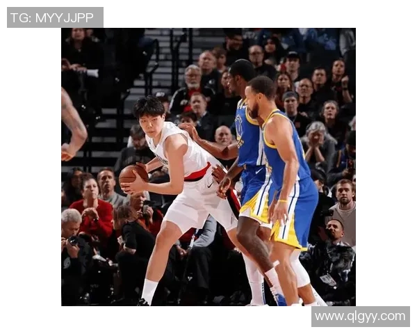 雷霆与雄鹿激战正酣NBA直播精彩瞬间回顾与分析